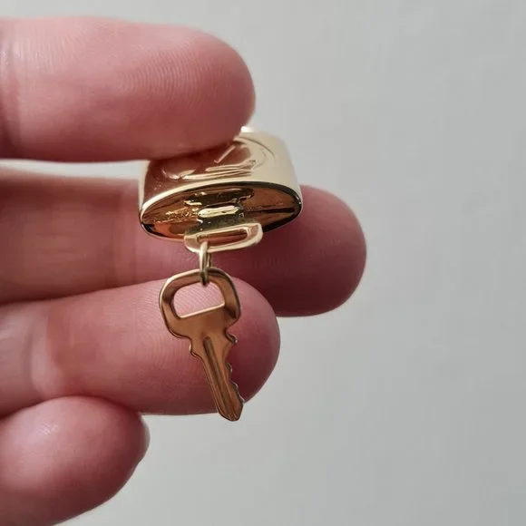 18k gold pendant with unique design - Picture 6 of 16